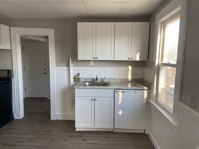 Building Photo - 169 Pleasant St, LLC
