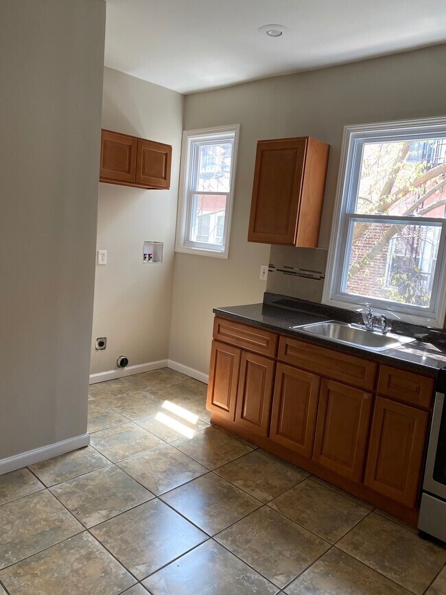 Kitchen - 287 S 10th St