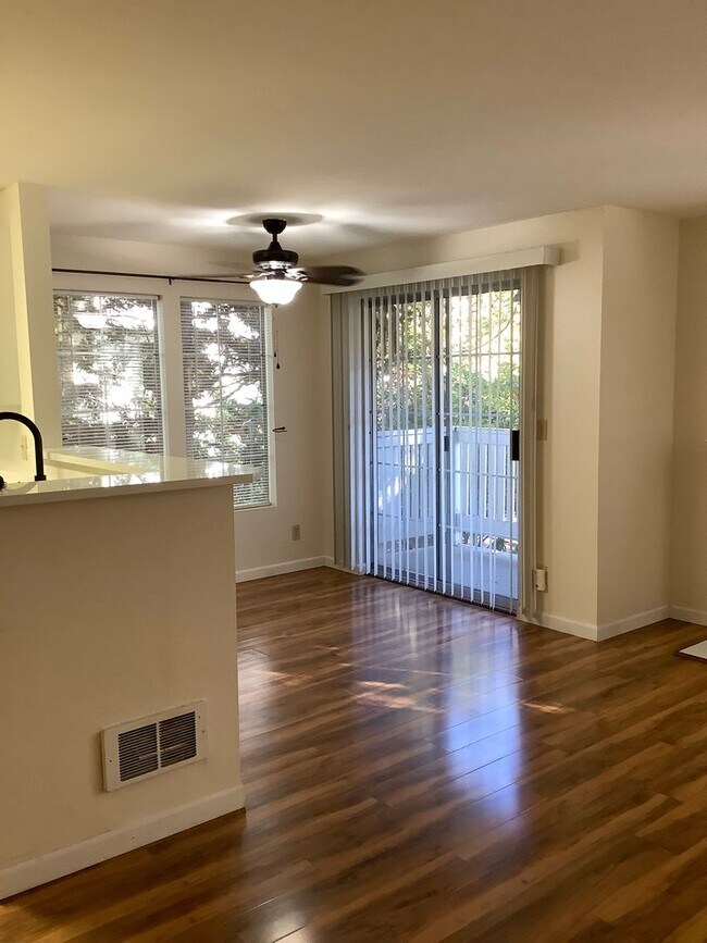 Building Photo - EAST BREMERTON  CONDO - 2BED 2BATH