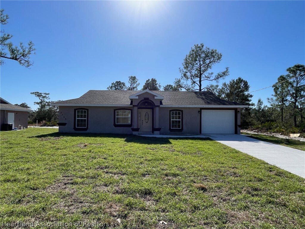 Foto principal - 3340 Rhododendron Rd