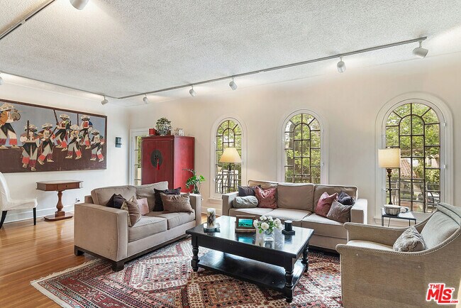 Foto del edificio - 143 S Mansfield Ave