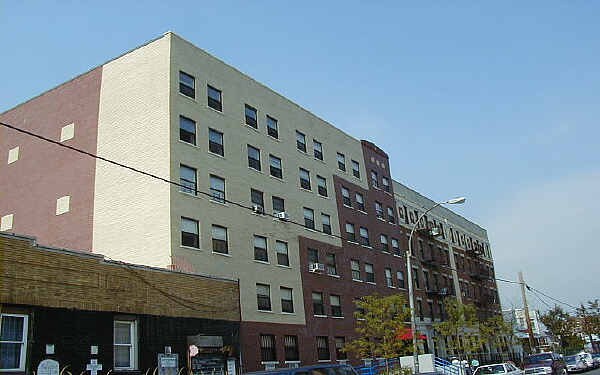 Foto principal - 2111 Hughes Ave