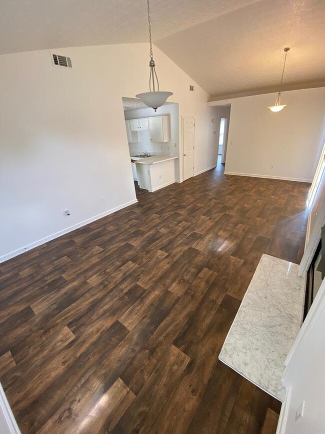 Building Photo - 270 Lakeside Cir