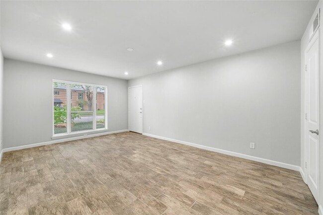 Photo - 6014 E University Blvd Apartment