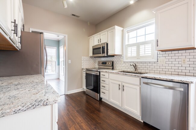 Building Photo - 212 Stoney Dr