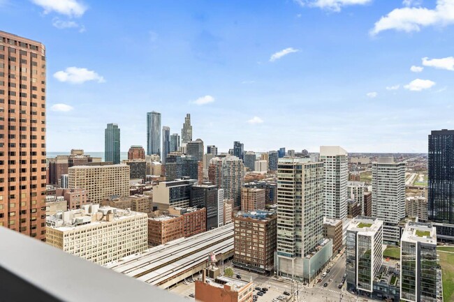 Foto del edificio - Live in the center of it all in Chicago