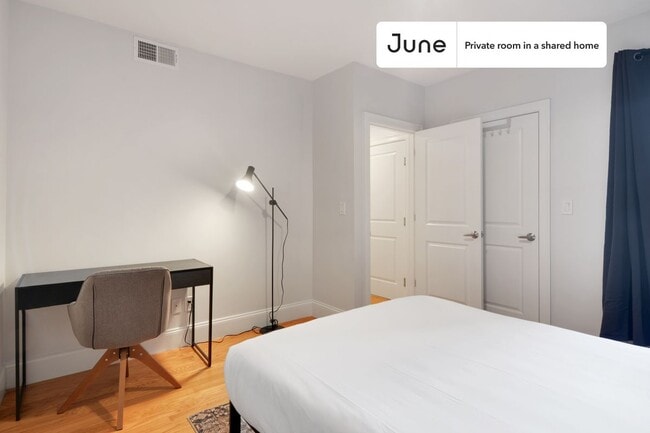 Building Photo - Room in Shared 5 bed/2 bath home in Allston