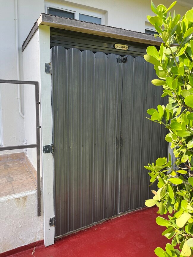 Foto del edificio - 3452 SW 16th St