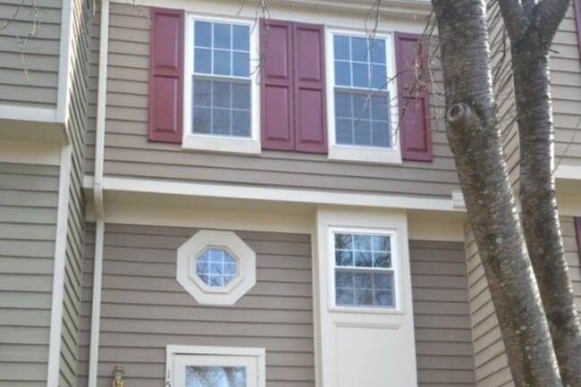 Building Photo - 1537 Woodcrest Dr