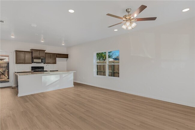 Foto del edificio - 601 W 24th St