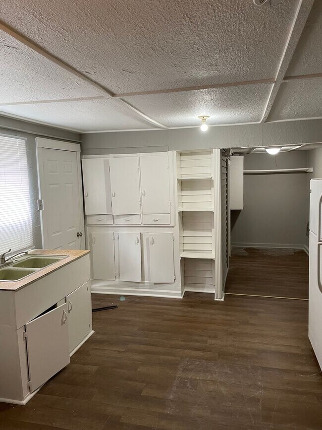 Building Photo - 312 Bryan St