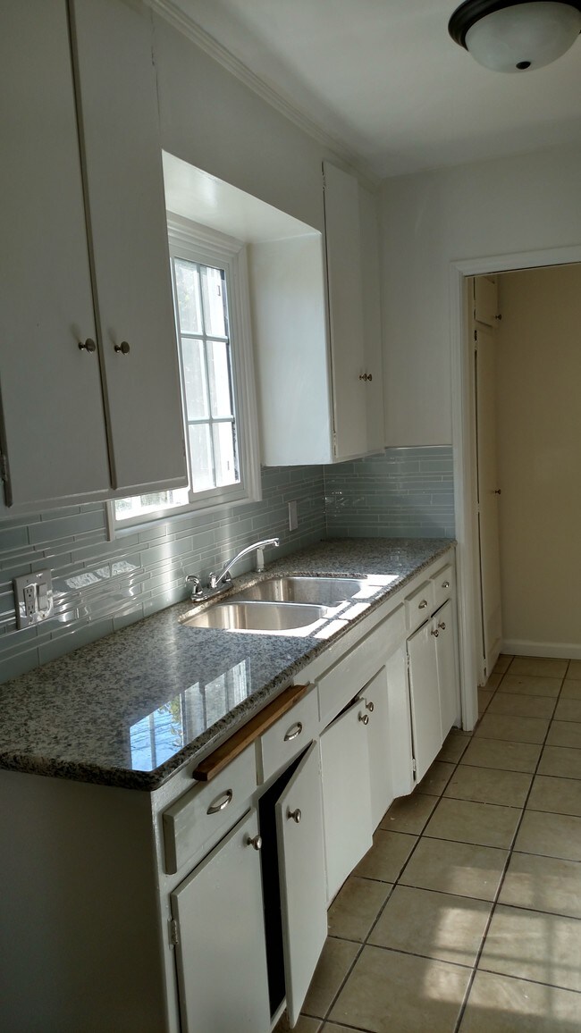 Building Photo - 3821 W Avenue 41