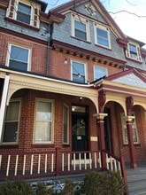 Building Photo - 802 N Van Buren St