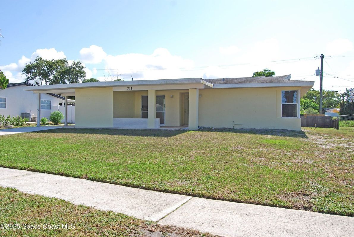 Foto principal - 718 Badger Dr NE