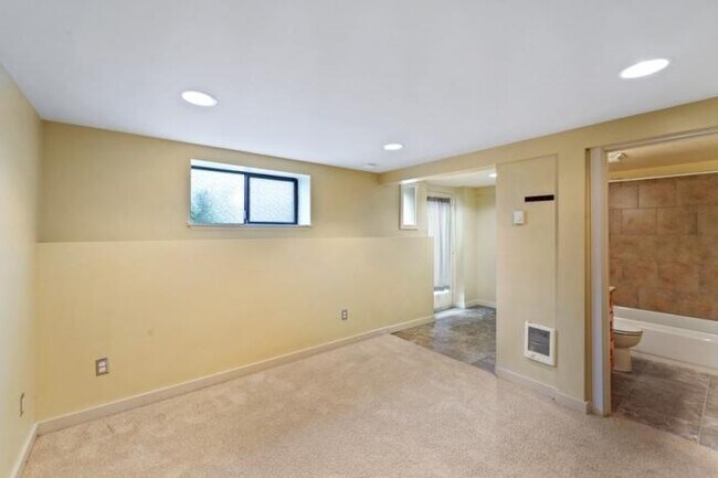 Building Photo - 0 bedroom in Seattle WA 98177