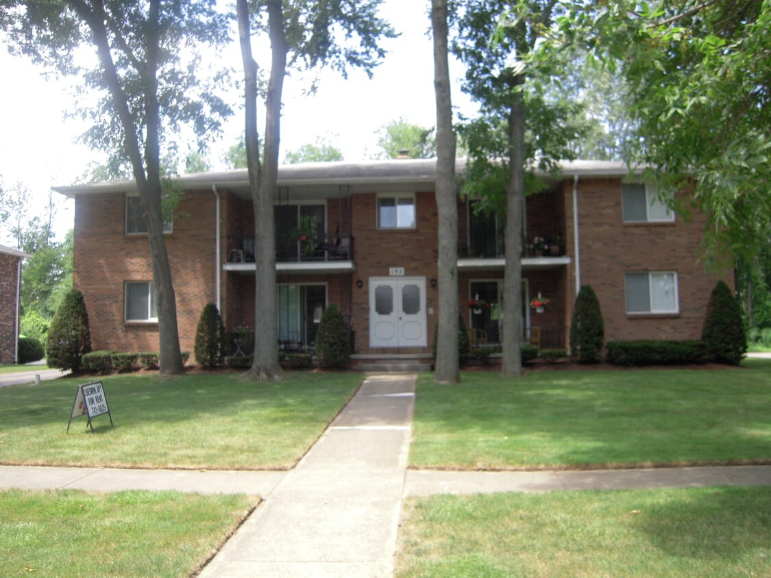 Building Photo - 192 Denrose Dr