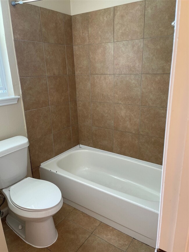 Building Photo - 2914 Arrowhead Dr