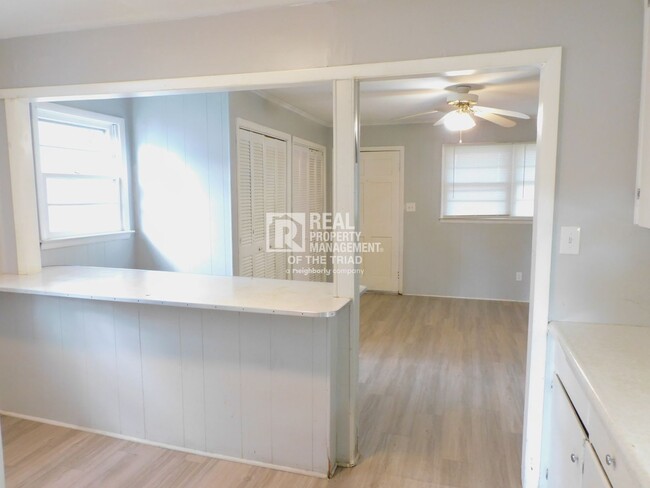 Building Photo - Charming 3BR/1.5BA Home with Garage