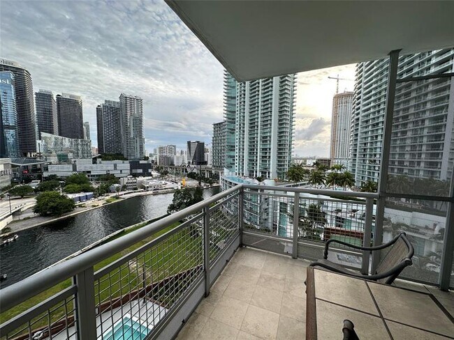 Building Photo - 350 S Miami Ave