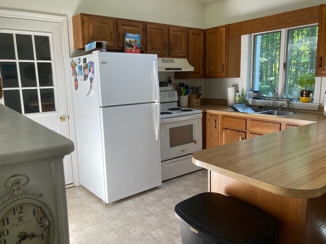 Building Photo - 30 Riverbend Dr