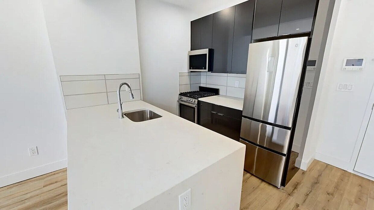 Primary Photo - 416 Lenox Avenue