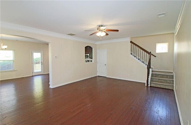 Building Photo - 315 Lakeside Ln