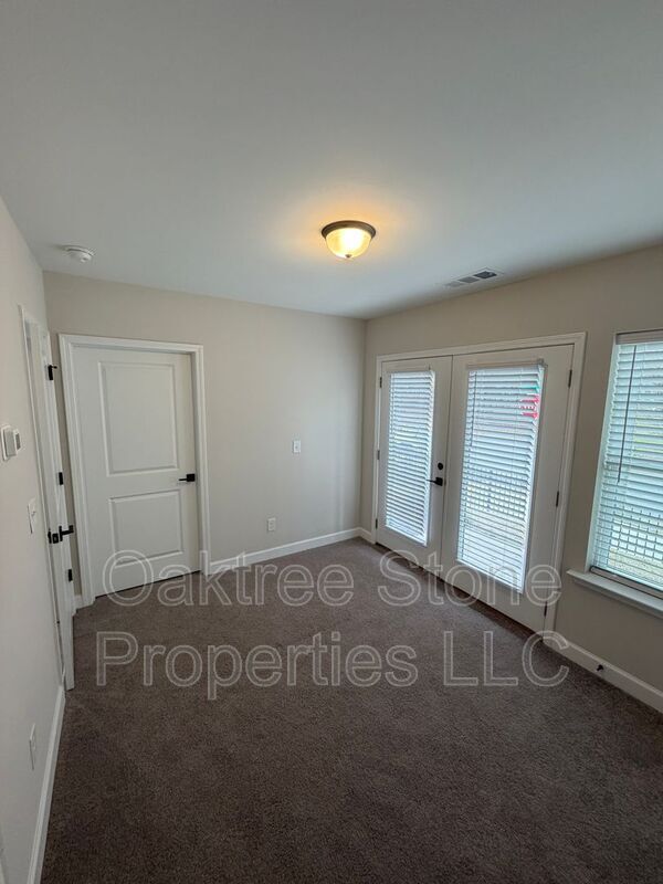 Foto del edificio - 1996 Main St NW