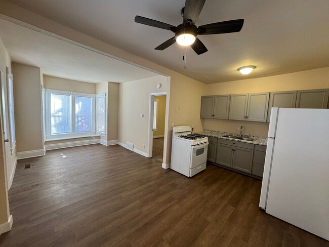 Building Photo - Large 1 Bedroom Apartment in Downtown Colo...