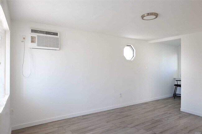 Building Photo - 3120 Oceanside Rd