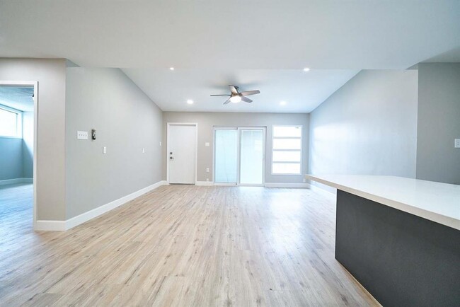 Building Photo - 5315 Beechnut St