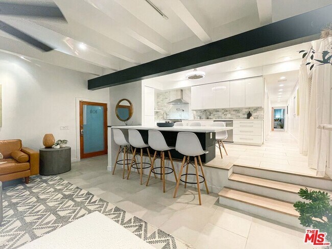 Foto del edificio - 3215 Ocean Front Walk