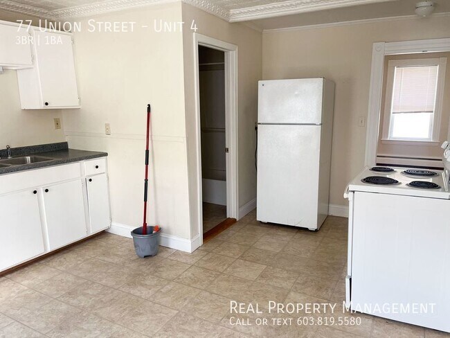 Foto del edificio - 3 BD apartment with HEAT  AND HOT WATER IN...