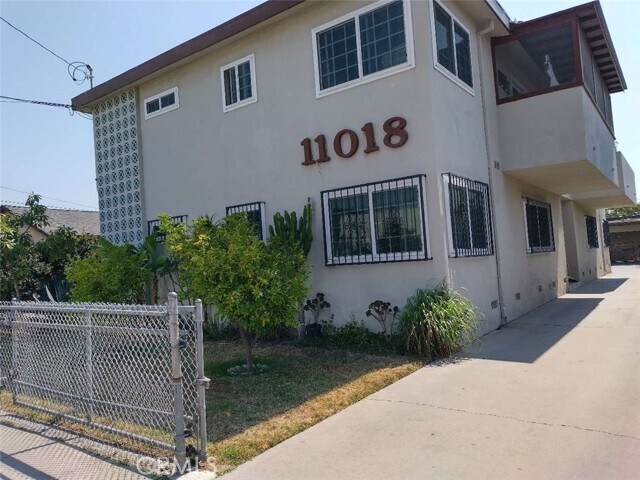 Primary Photo - 11018 Acacia Ave