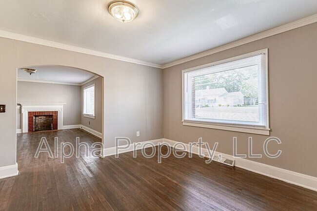 Building Photo - 739 Anderson Dr