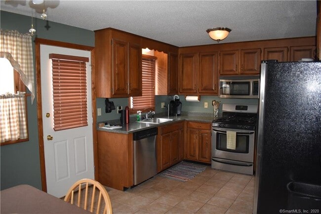 Building Photo - 12 Oak Forest Dr