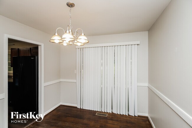 Building Photo - 482 White Oak Dr SW