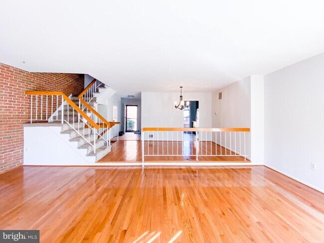 Building Photo - 2859 Sutton Oaks Ln