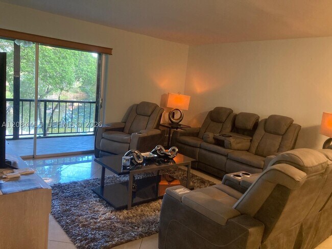 Foto del edificio - 890 SW 9th St Cir