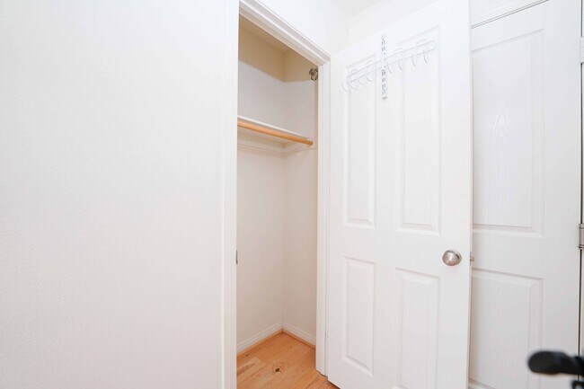 Foto del edificio - 4 Bedroom & 2 Bathroom