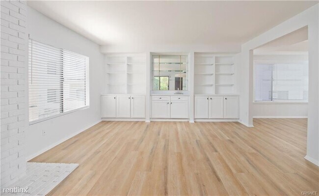 Building Photo - 2 br, 2.5 bath House - 4441 Saugus Ave