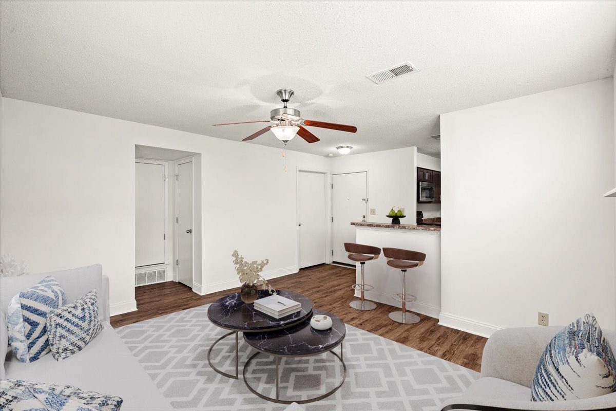 Foto principal - Fiesta Square Apartments & Townhomes