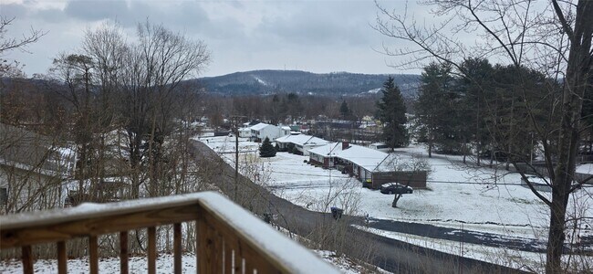 Foto del edificio - 33 Hillside Dr