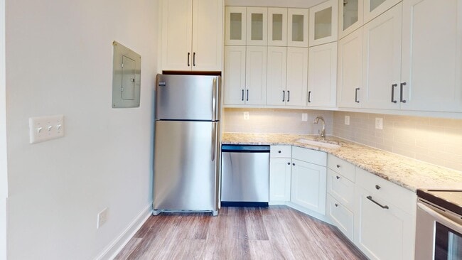 Building Photo - Modern Logan Circle One Bedroom W/Sleek Ki...