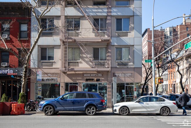 Foto del edificio - 220-222 Third Ave