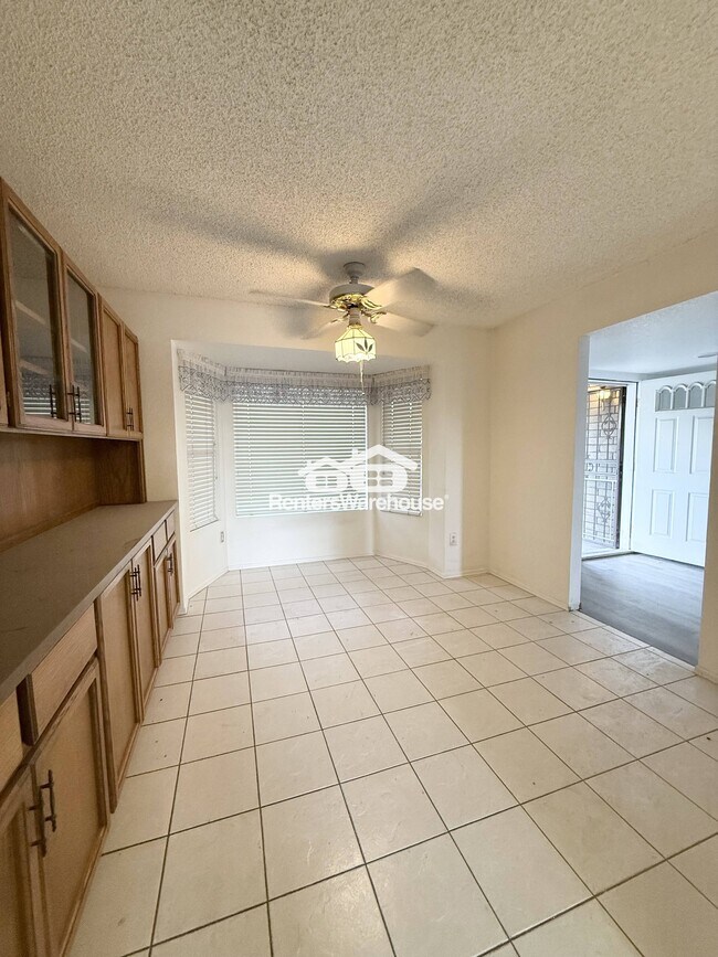 Foto del edificio - 1011 E Renee Dr