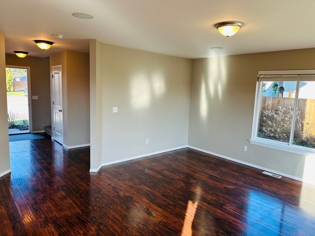 Foto del edificio - Charming Updated Property in Amazing Neighborhood