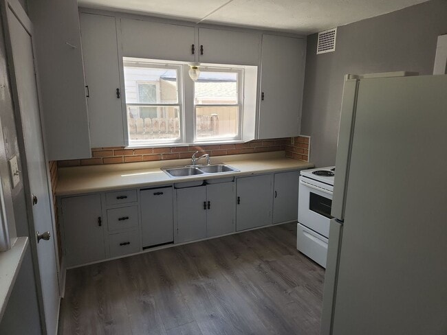 Building Photo - Newly Upgraded 2-Bedroom Home Available Now!