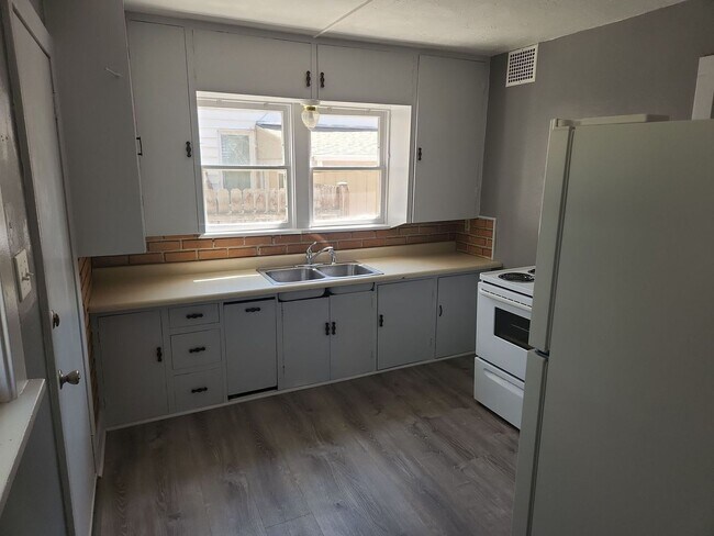 Foto del edificio - Newly Upgraded 2-Bedroom Home Available Now!