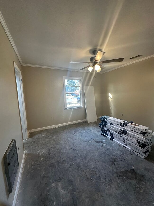 Foto del edificio - 3 Bed/2 Bath Home- Under Renovations