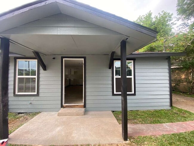 Photo - BEAUTIFUL HOME IN HOUSTON. MOVE IN READY!.